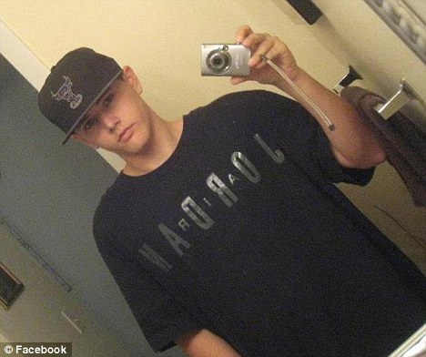 Fegyverrel szétlőtte saját péniszét