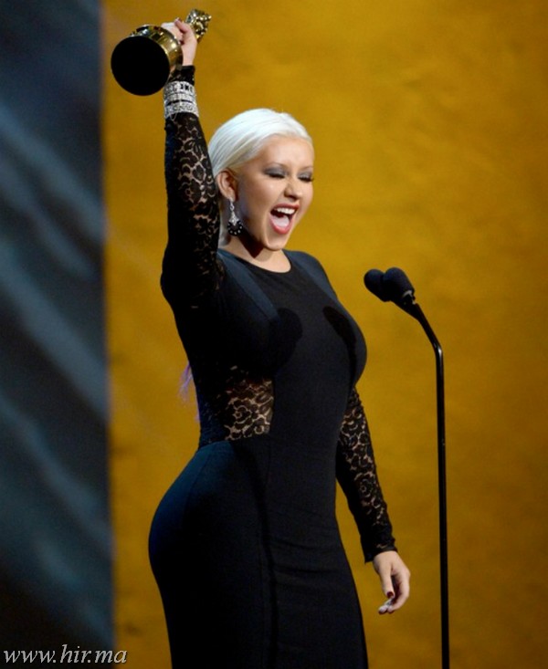 Christina Aguilera belepréselte magát egy igen szűk ruhába