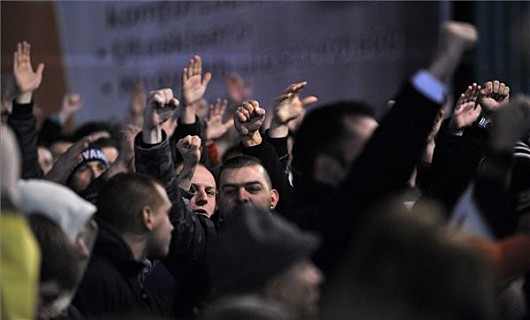 A kilakoltatások ellen tiltakoztak civilek a ferencvárosi önkormányzat épülete előtt 