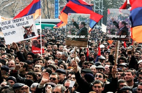 Örmény tüntetés a prágai magyar nagykövetség előtt