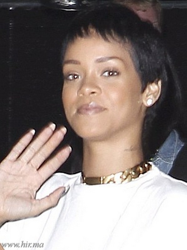 Rihanna szuper rövid frizurát vágatott magának!!!!!