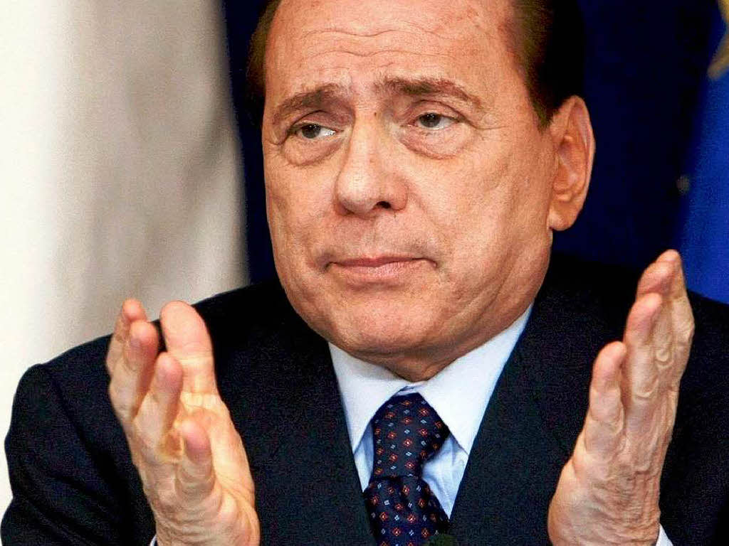 Silvio Berlusconi megkezdi a közmunkát