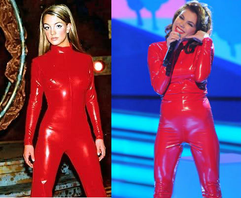 Csobot Adél - Britney Spears piros latexruhájában lépett fel