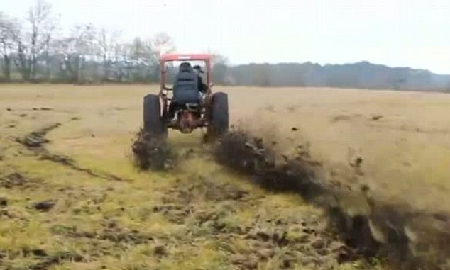 80 km/órával száguldozó traktor