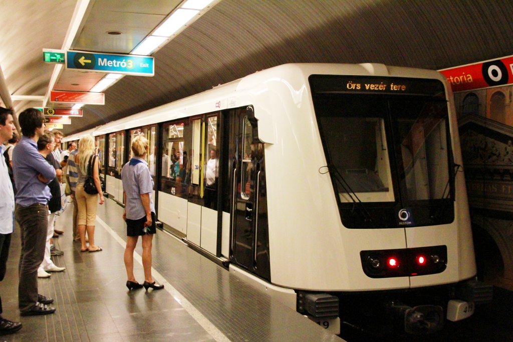 Elfért az Alstom a 3-as metró alagútjában