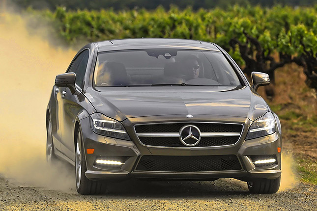 Menet közben kinyílhat az új Mercedes motorházteteje