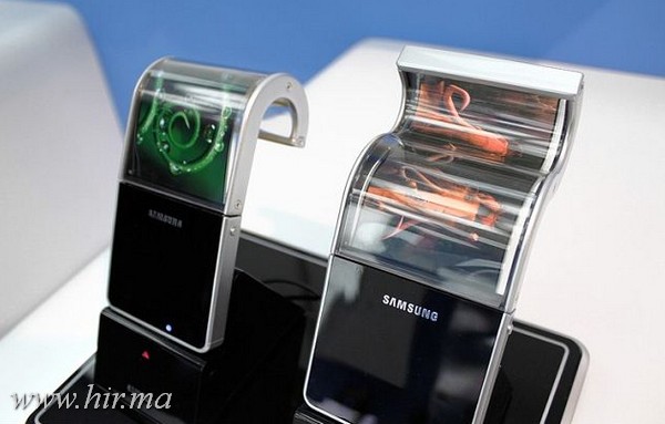 A Samsung bemutatja hajlítható képernyőjű telefonját