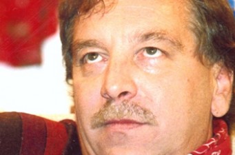 Darabokra törte Bajor Imre a fia ajándékát