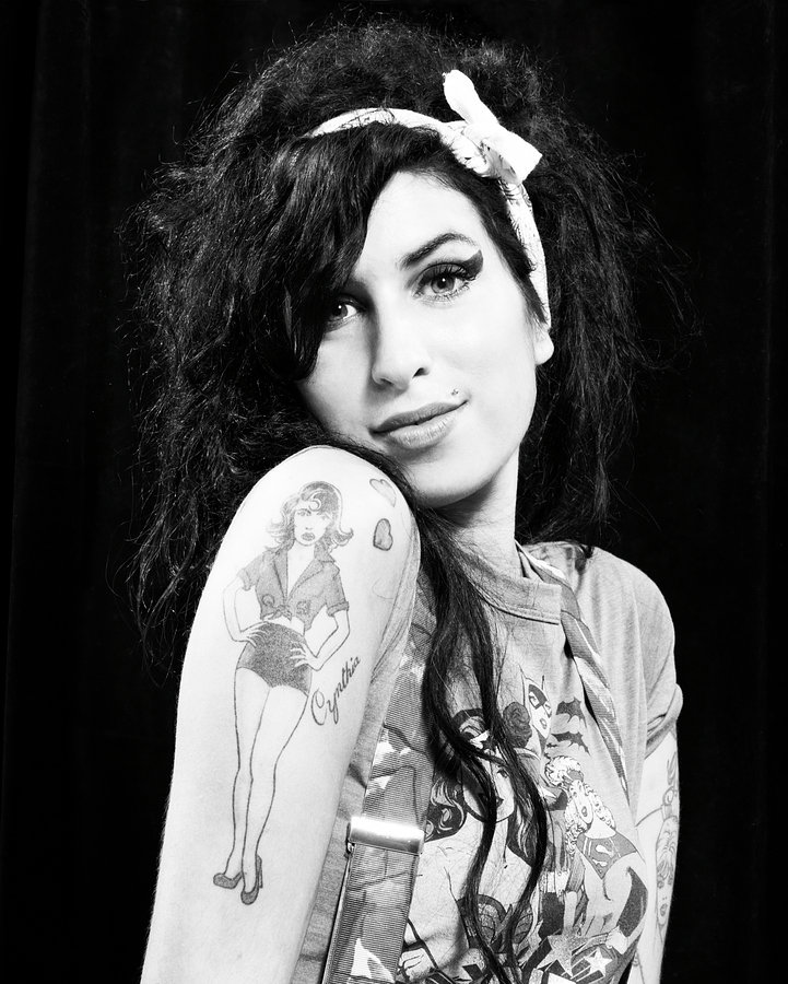 Amy Winehouse alkoholmérgezésben halt meg a megismételt vizsgálat szerint is 