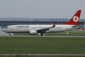 Turkish_Airlines_B738_TC-JGE