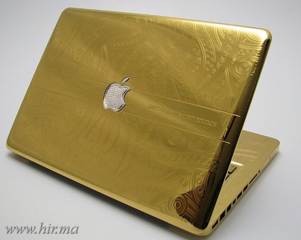 24 karátos arany MacBook Pro, gyémánt Apple logóval