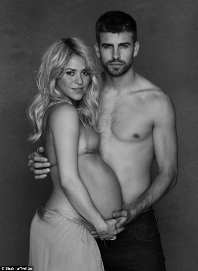 Shakira büszkén pózol terhesen Gerard Piqué- vel