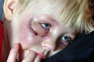 csal&aacute;don bel&uuml;li erőszak