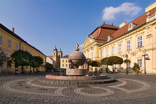 Elkezdődött a székesfehérvári Fő utca felújítása