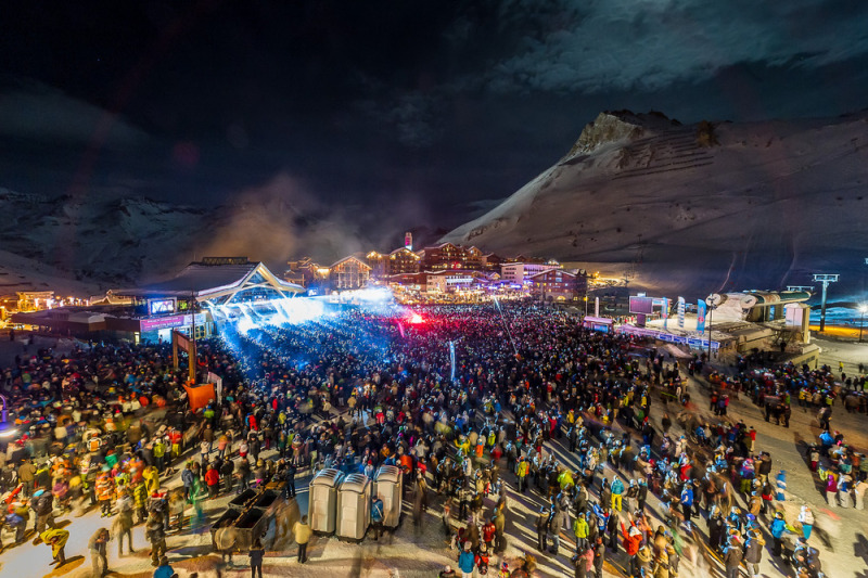 27 000 vendég a Francia szilveszteri buliban 2100 méteres magasságban egy sípályán