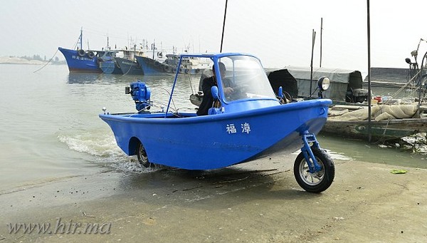 Kínai halász csónakjához motor biztosítja az energiát!