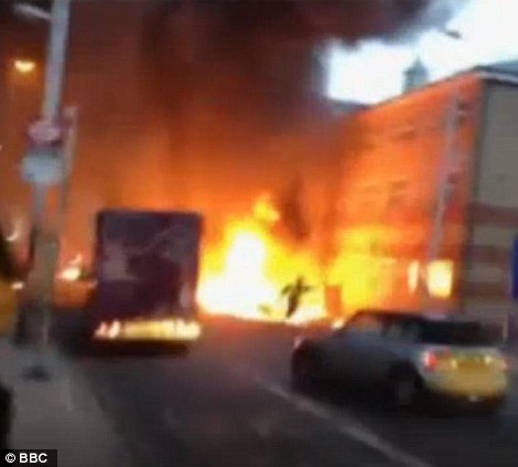 Lezuhant egy helikopter London belvárosában és felrobbant