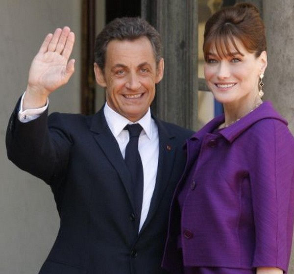 Nicolas Sarkozy is menekíti vagyonát Franciaországból