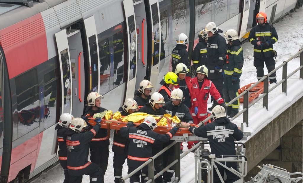 vonatbaleset b&eacute;csben