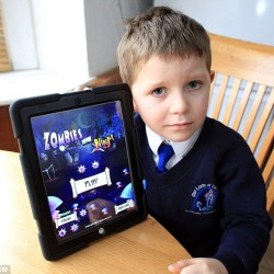 Danny Kitchen és az iPad-játék (c) SWINS