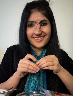 Nagyon boldog új arcával a levágott orrú lány!