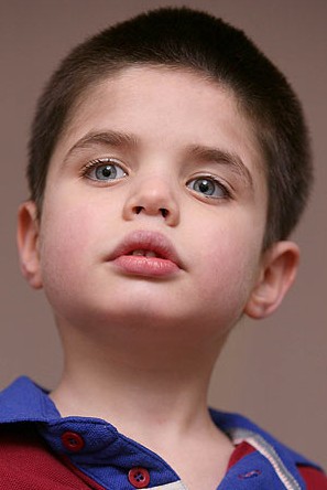 Új szoba a bútorevő kisfiúnak 