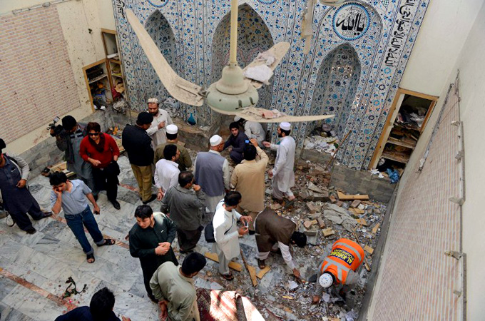 Bomba robbant egy pakisztáni mecsetben