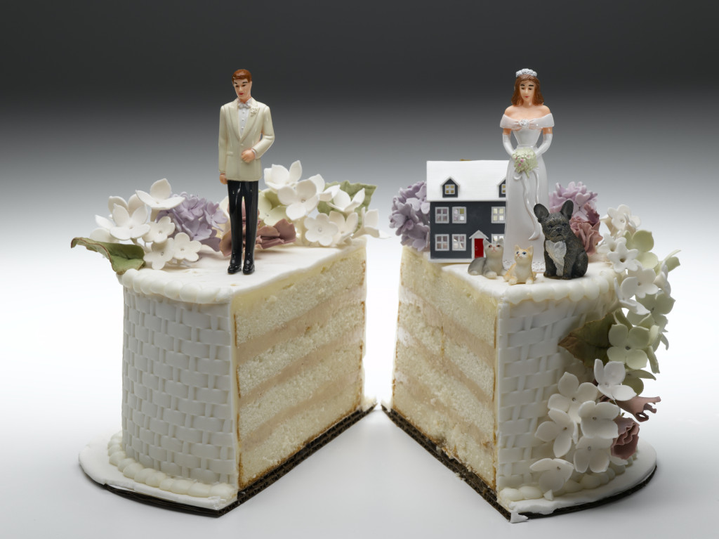 756275140-divorce-cake