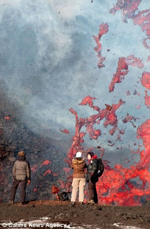 Drámai felvételek a kamcsatkai vulkán kitörésről