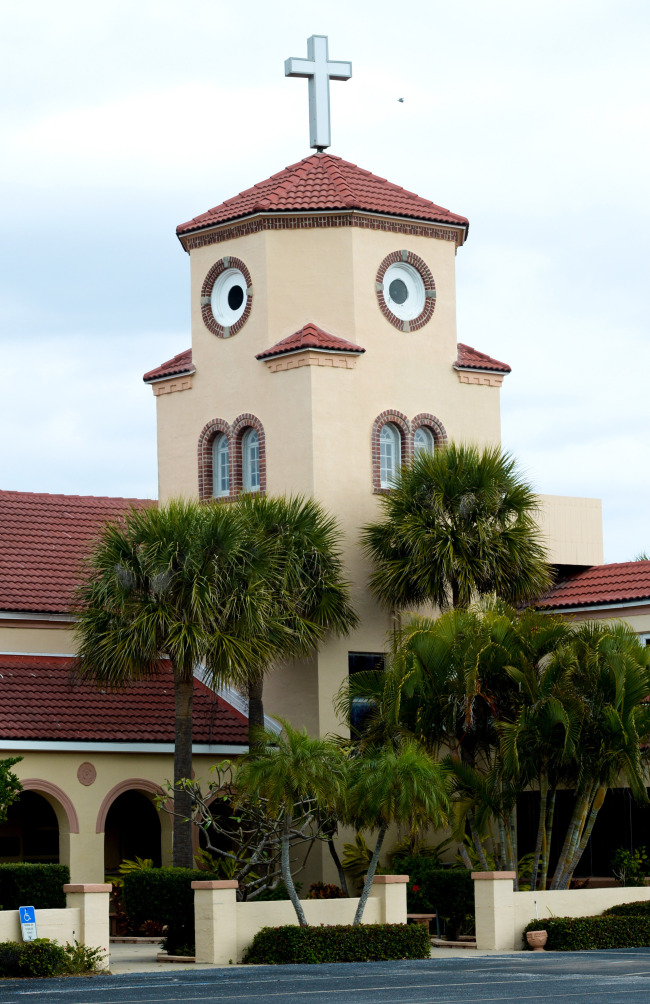 Az Angry Birds külsejű templom