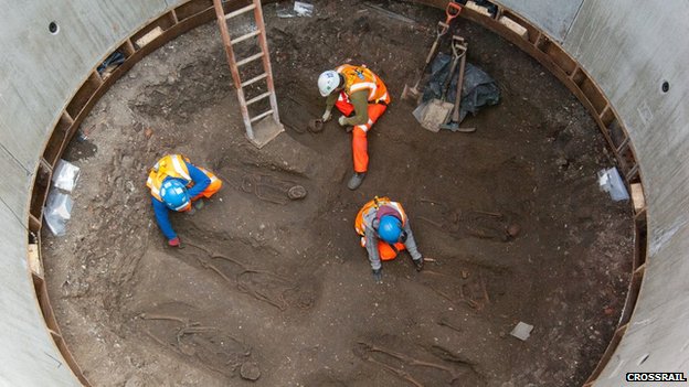 London: a „fekete halál” korából származó csontvázakat találtak 