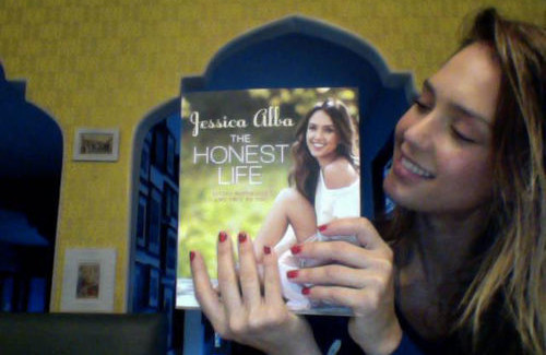 Jessica Alba könyve iránt nagy az érdeklődés!