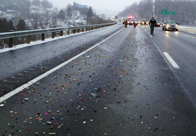 Szétszóródott Lego kockák okoztak fennakadást egy autóúton