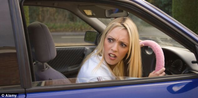 Elvesztik a hidegvérüket: A női sofőrök beismerik, hogy gyakran káromkodnak, amikor valaki eléjük vág, vagy nem használja az irányjelzőt.