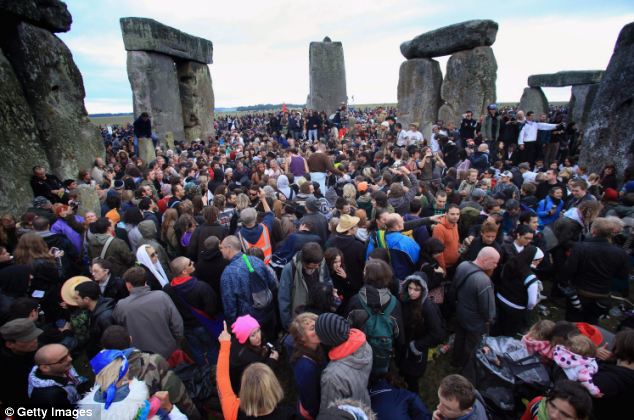 Vannak akik még ma is ünneplik a téli napfordulót Stonehenge ősi köveinél