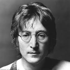 John Lennon nehezen megszerzett útlevele 1976-ból