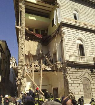Összeomlott egy Palazzo Nápolyban