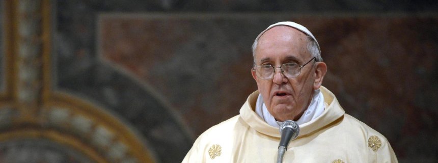 A Vatikán visszautasítja a pápa elleni vádakat
