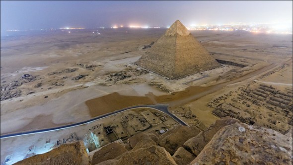 Gyönyörű illegális képek a piramisok tetejéről