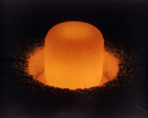 A plutónium 238-as izotópjának felezési ideje 88 év,tehát hosszú ideig alkalmazható.