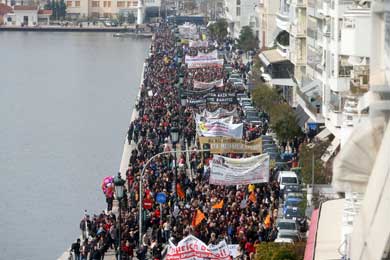 Több ezer ember vonult Thesszaloniki utcáin