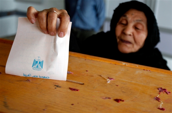 Felfüggesztették a választási előkészületeket Egyiptomban