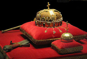 320px-Crown,_Sword_and_Globus_Cruciger_of_Hungary2