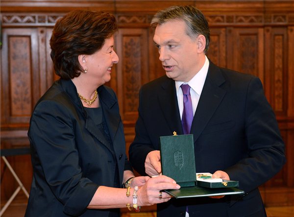 Orbán Viktor kitüntetést adott át Degenfeld-Lindner Máriának