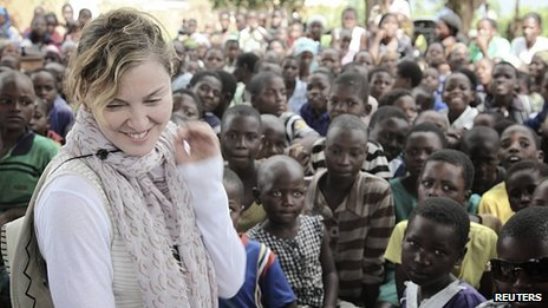 Madonnát Malawiban sértegetőnek nevezték