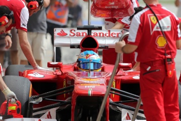 Tönkretette Alonso versenyét a DRS