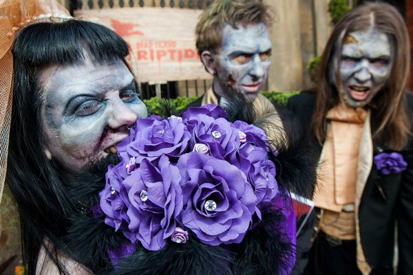 Anglia első zombi esküvője nyert a Facebookon