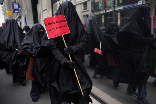 Protest against burqa in Paris