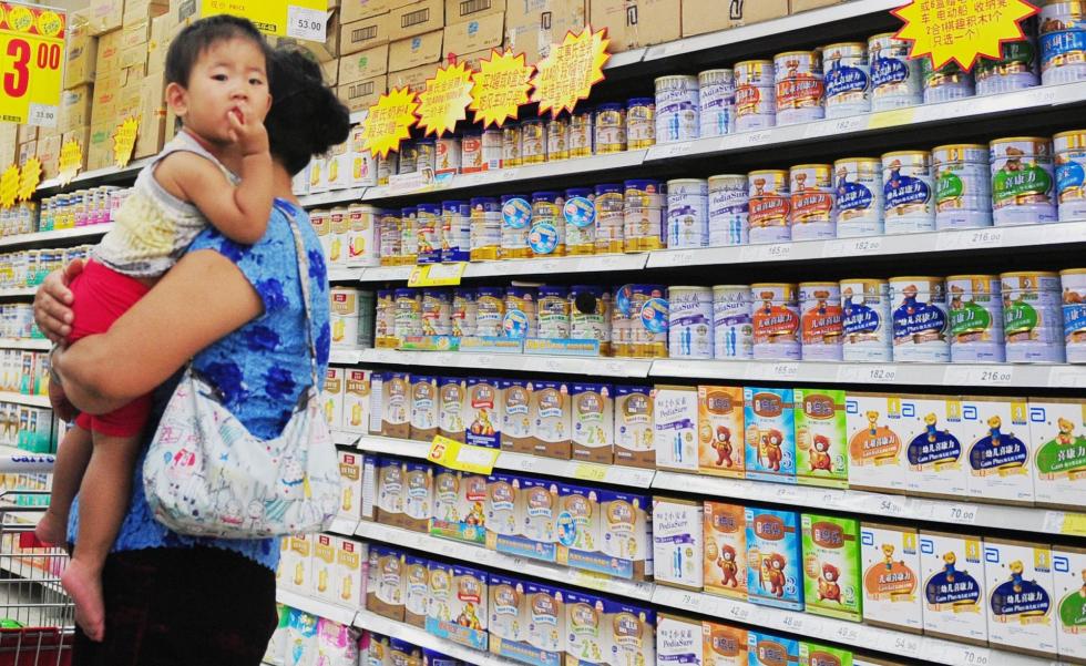 Élelmiszerbotrány: Ismét bébiételeket címkéztek újra