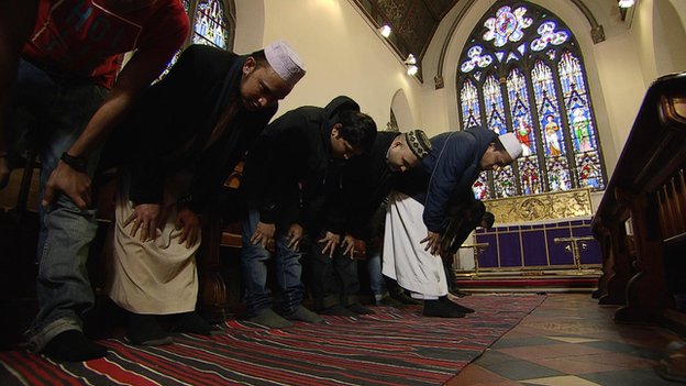 Muszlimok és keresztények együtt imádkoznak Húsvétkor